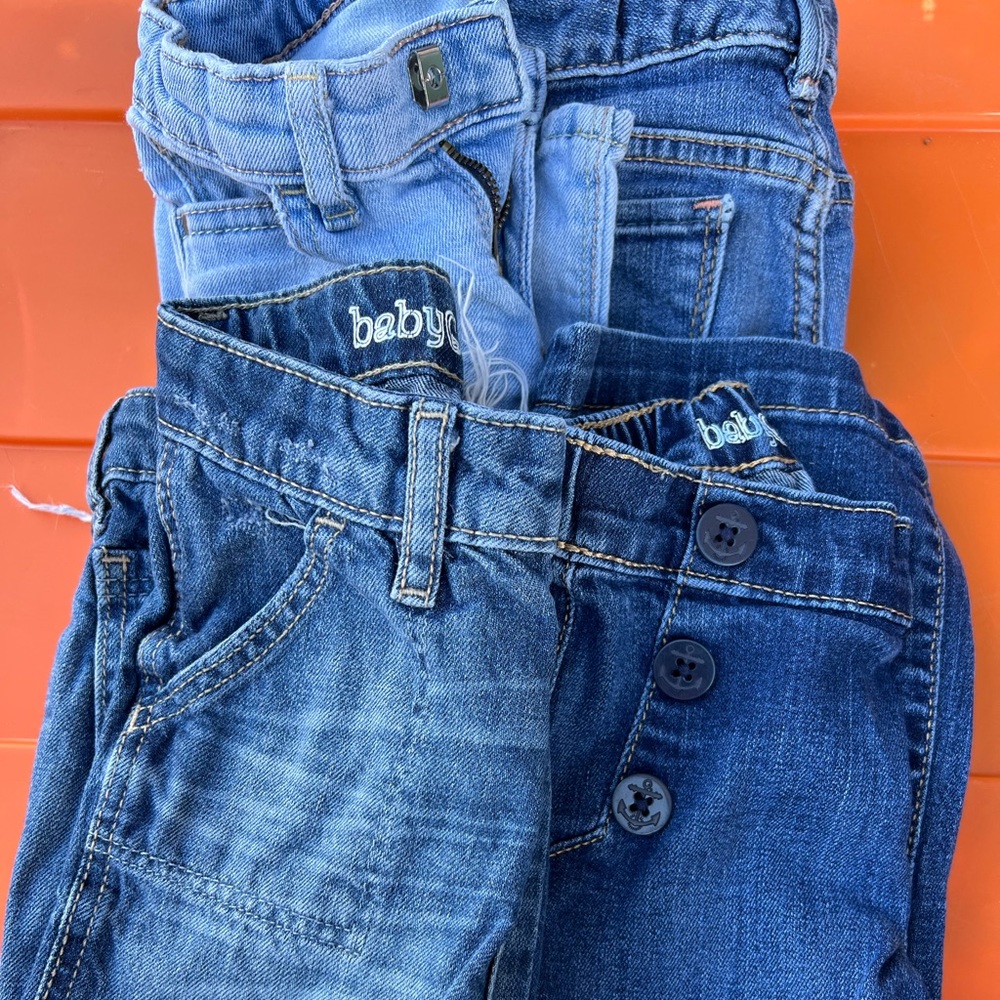 Size 5  EUC. 4 pairs of jeans and 2 pairs of jean shorts. All Gap brand.